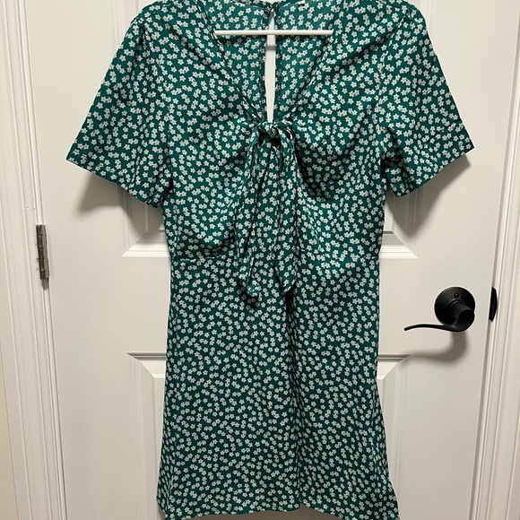 Green floral tie front sun dress - Picture 2 of 2